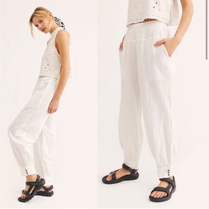 NEW • Free People • Women’s Check It Out Pants Ivory / White Slouchy Fit Small